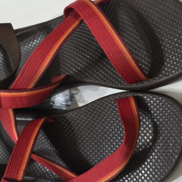 Chaco Womens Strappy Sandals Red Adjustable Buckle Outdoors Beach Sz 9? EUC READ - Picture 3 of 10